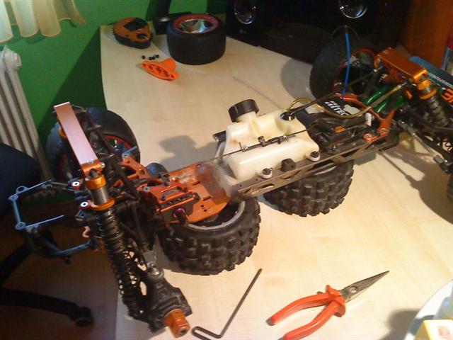 39077_147412891939348_100000119151565_463920_8386094_n (Small).jpg